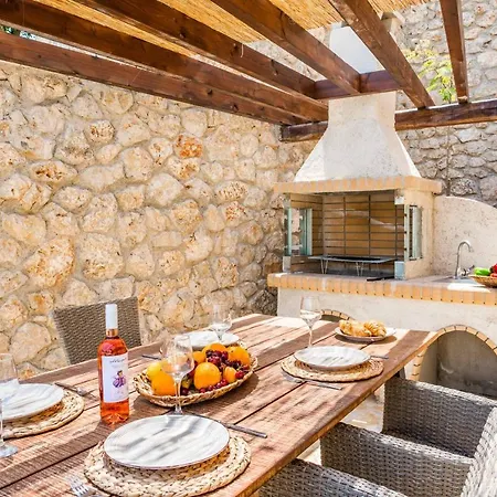 Jacaranda Villa *